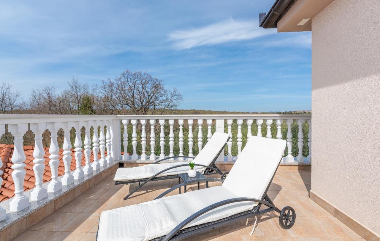 Villa Buroli With Pool, Sauna And Jacuzzi Exterior photo