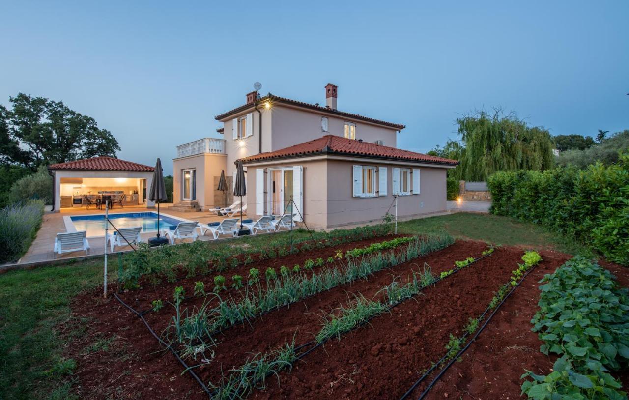 Villa Buroli With Pool, Sauna And Jacuzzi Exterior photo